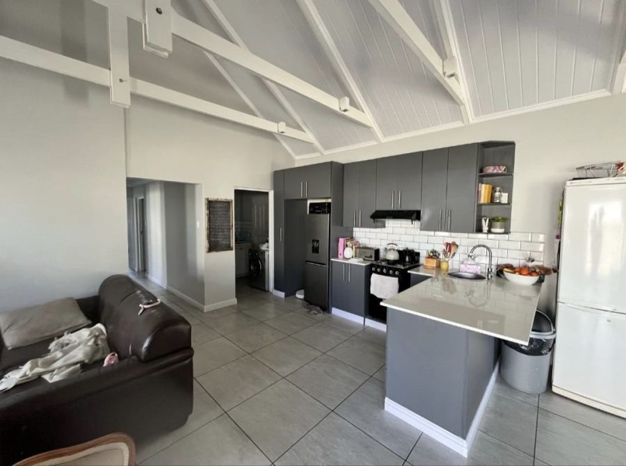 To Let 4 Bedroom Property for Rent in Blue Mountain Village Western Cape